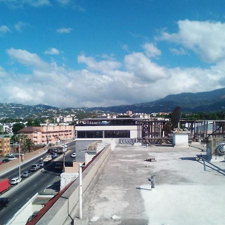 Nice Oakwood Constant Spring Rd Apt Apartment Kingston Exterior photo