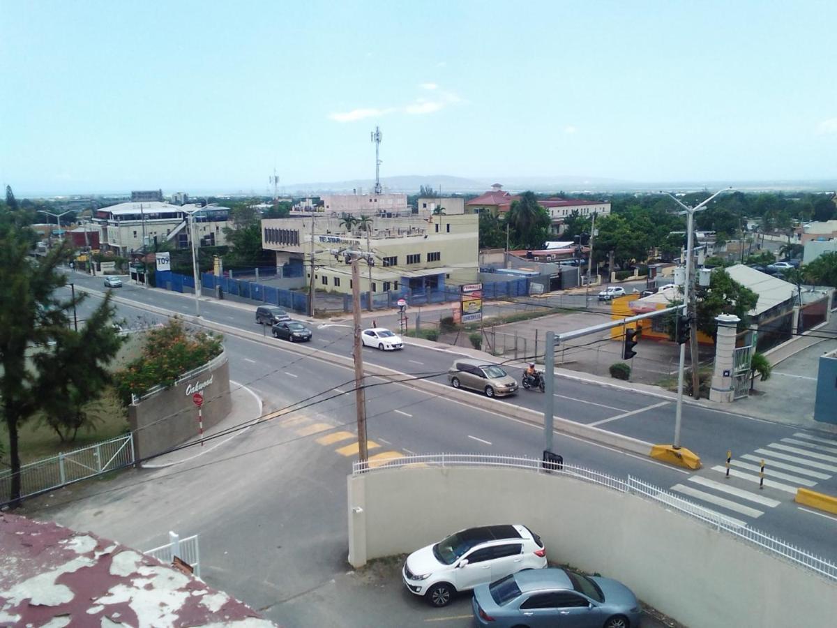 Nice Oakwood Constant Spring Rd Apt Apartment Kingston Exterior photo