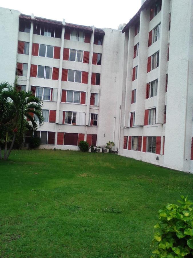 Nice Oakwood Constant Spring Rd Apt Apartment Kingston Exterior photo